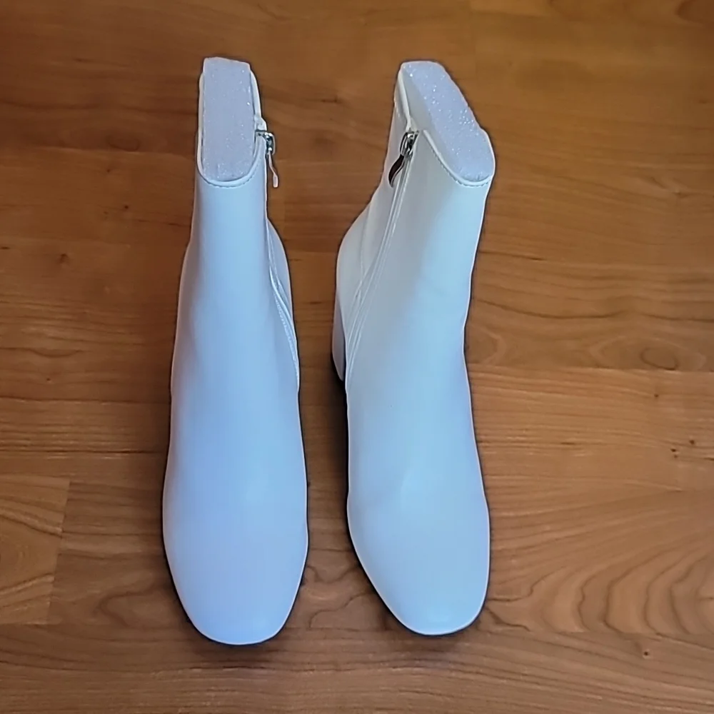 MIA Kymi Block Heel Bootie - Picture 7 of 10